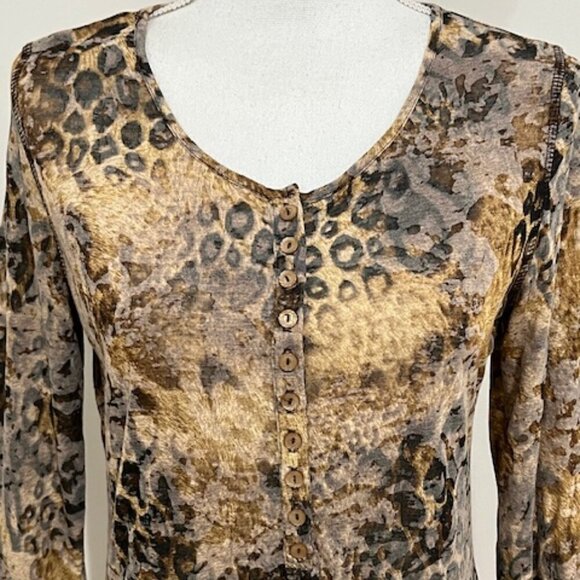 Sno Skins Long Sleeve Pullover Animal Print Henley Top Size S - Picture 2 of 5
